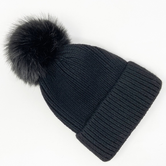 Norla Canada Accessories - NORLA CANADA | Black Thick Knit Beanie Pompom